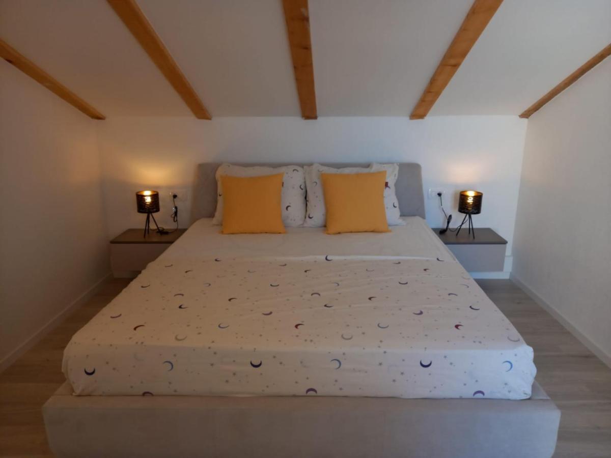 Seaview Suites Ondina Komiza Exterior photo