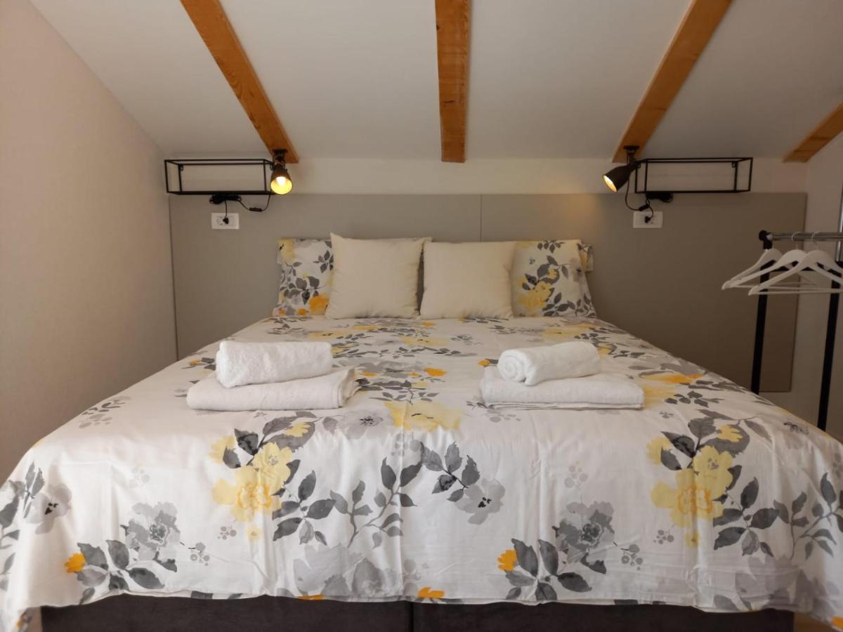 Seaview Suites Ondina Komiza Exterior photo