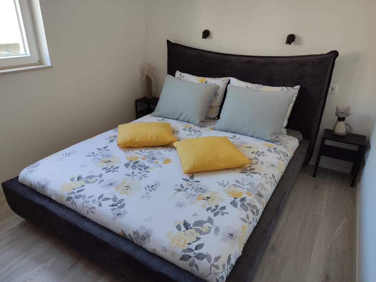 Seaview Suites Ondina Komiza Exterior photo